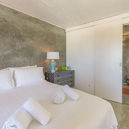 Curvis Azul - Luxury Beach With Garden - Private Heated Pool - Table Tennis Villa